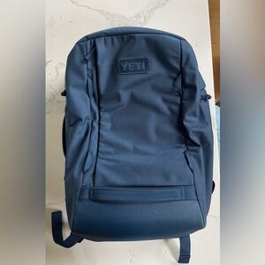 Yeti CROSSROADS®
CARRY ON BACKPACK
